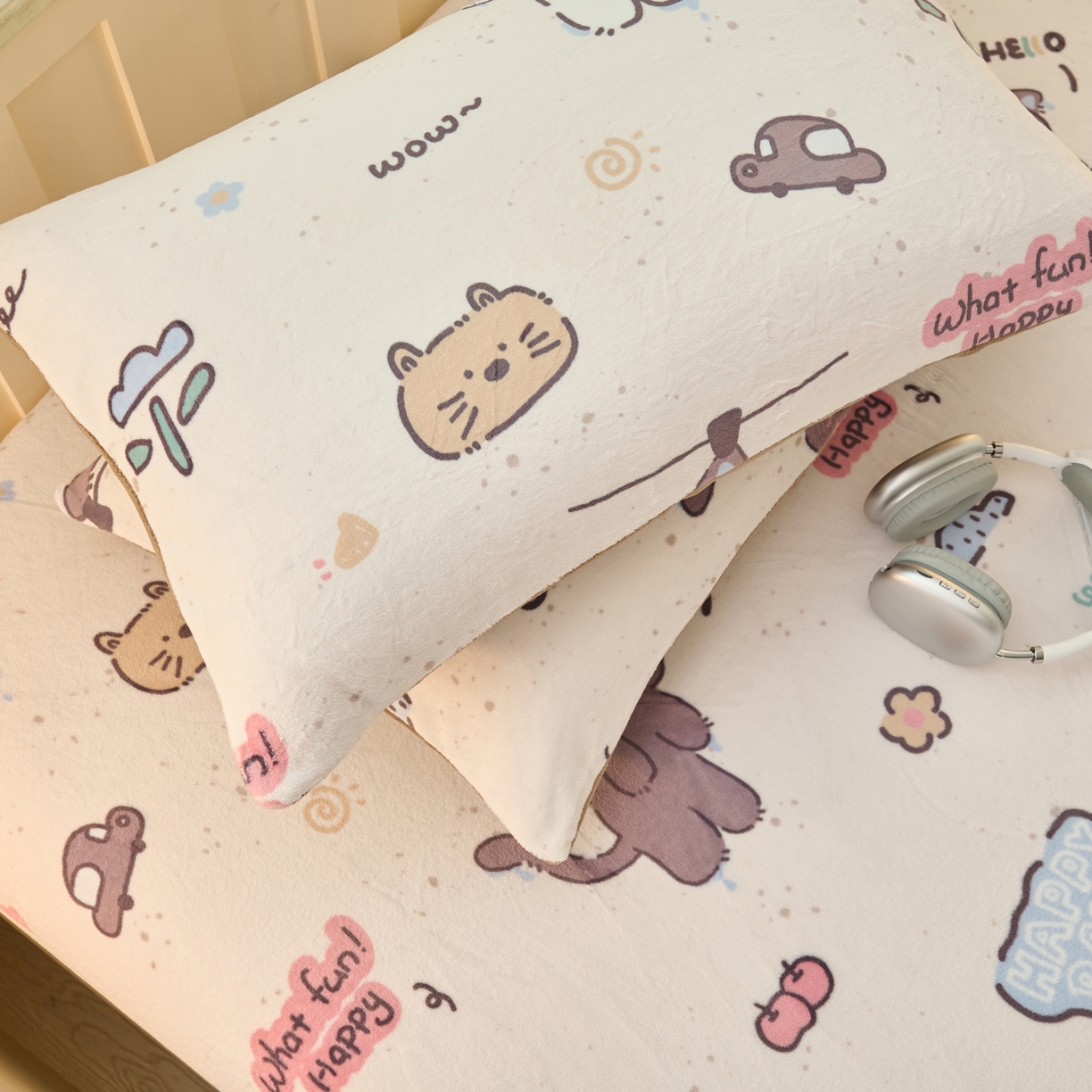 91家纺网 家纺一手货源 找家纺 早晨家纺 2025新款卡通印花高克重牛奶绒印花单床笠 萌趣屋