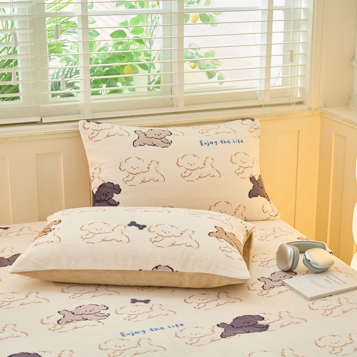 91家纺网 家纺一手货源 找家纺 早晨家纺 2025新款卡通印花高克重牛奶绒印花单床笠 萌犬集