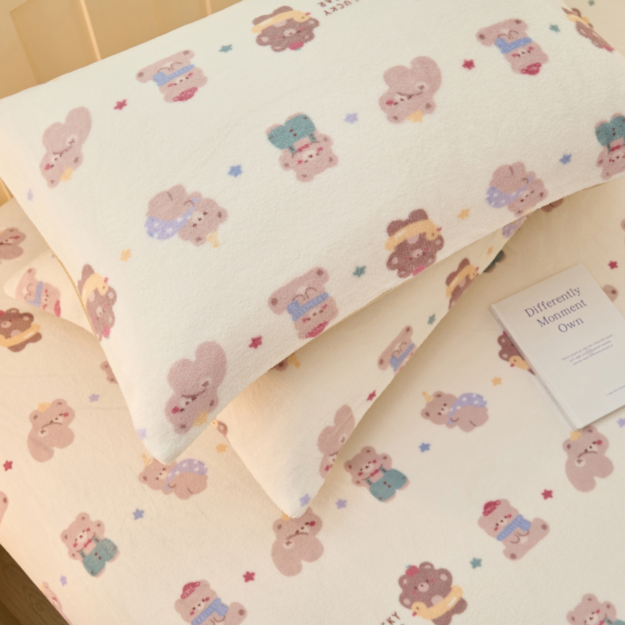 91家纺网 家纺一手货源 找家纺 早晨家纺 2025新款卡通印花高克重牛奶绒印花单床笠 萌熊集