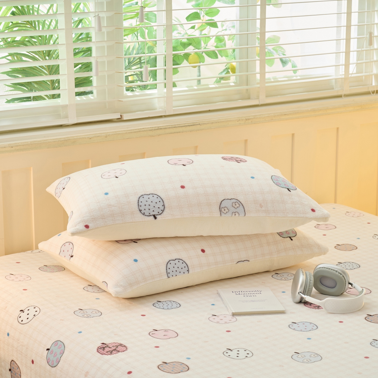 91家纺网 家纺一手货源 找家纺 早晨家纺 2025新款卡通印花高克重牛奶绒印花单床笠 甜果绘