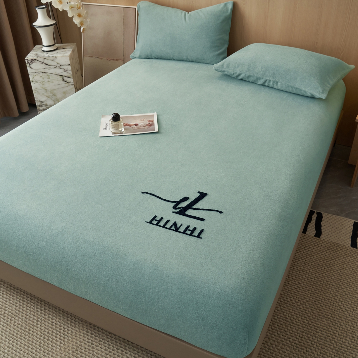 91家纺网 家纺一手货源 找家纺 早晨家纺 2025新款牛奶绒纯色毛巾绣暖绒床笠 时尚-宾利蓝