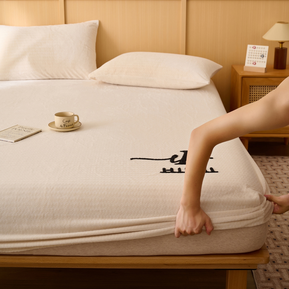 91家纺网 家纺一手货源 找家纺 早晨家纺 2025新款流星款高克重牛奶绒阳离子提花兔毛单床笠 流星-奶白