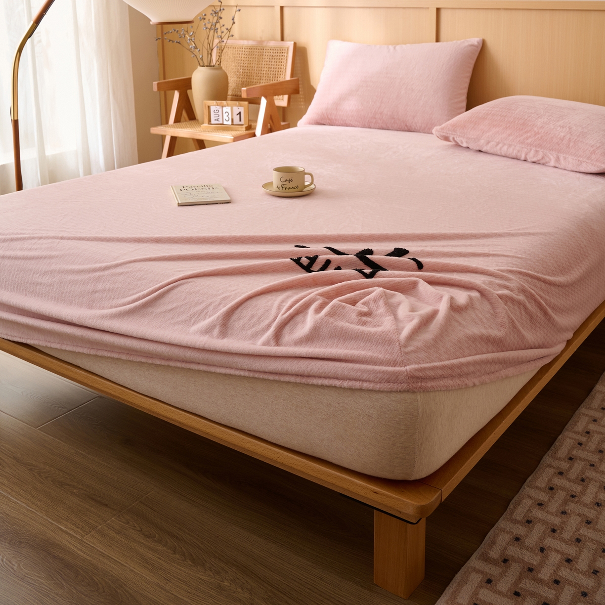 91家纺网 家纺一手货源 找家纺 早晨家纺 2025新款流星款高克重牛奶绒阳离子提花兔毛单床笠 流星-豆沙