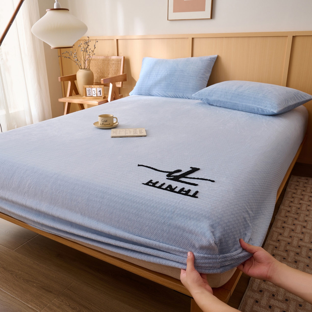 91家纺网 家纺一手货源 找家纺 早晨家纺 2025新款流星款高克重牛奶绒阳离子提花兔毛单床笠 流星-雾蓝