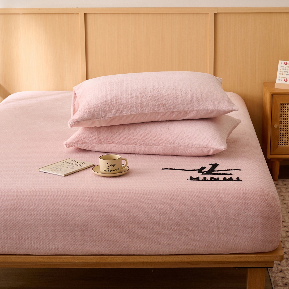 91家纺网 家纺一手货源 找家纺 早晨家纺 2025新款流星款高克重牛奶绒阳离子提花兔毛单床笠 流星-豆沙