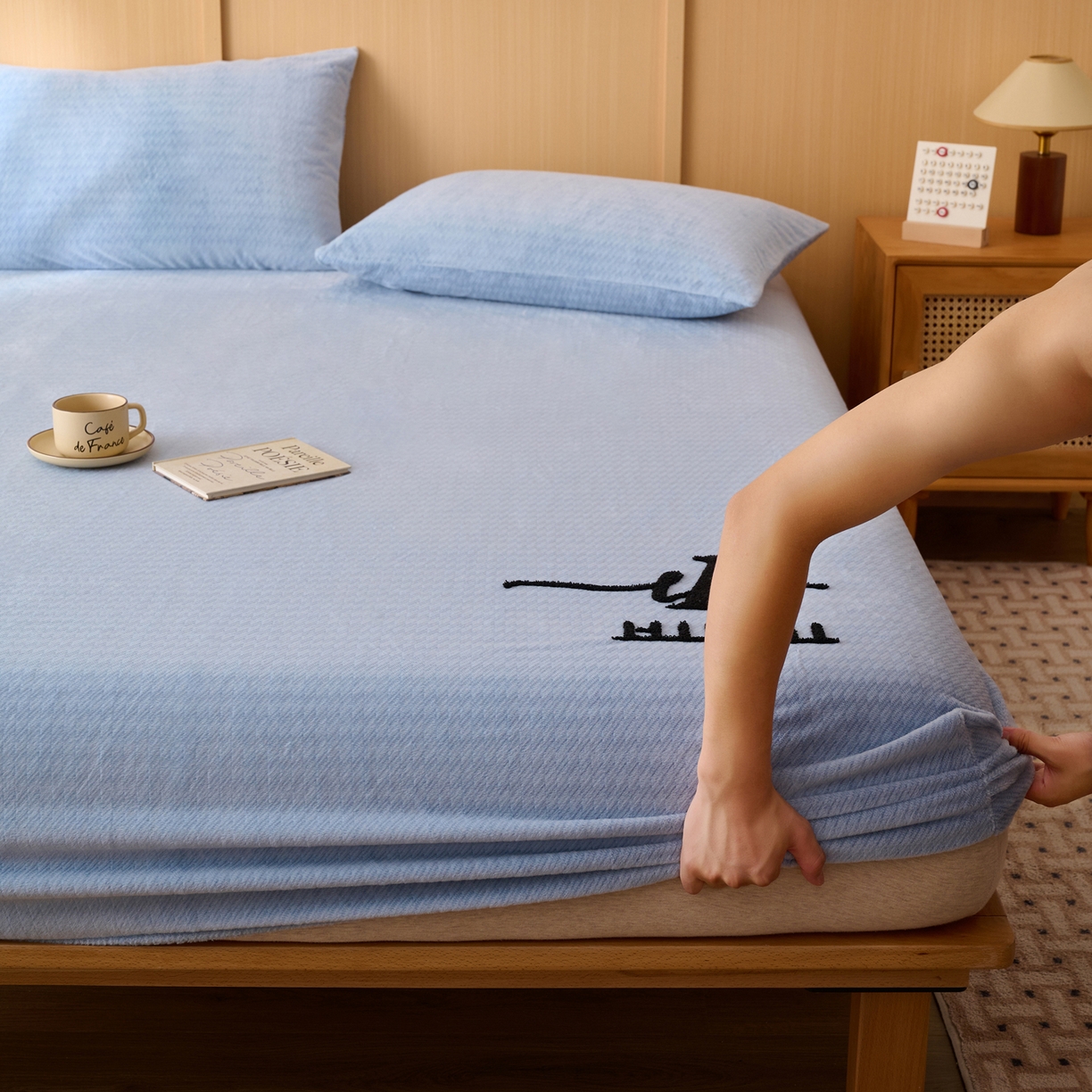 91家纺网 家纺一手货源 找家纺 早晨家纺 2025新款流星款高克重牛奶绒阳离子提花兔毛单床笠 流星-雾蓝