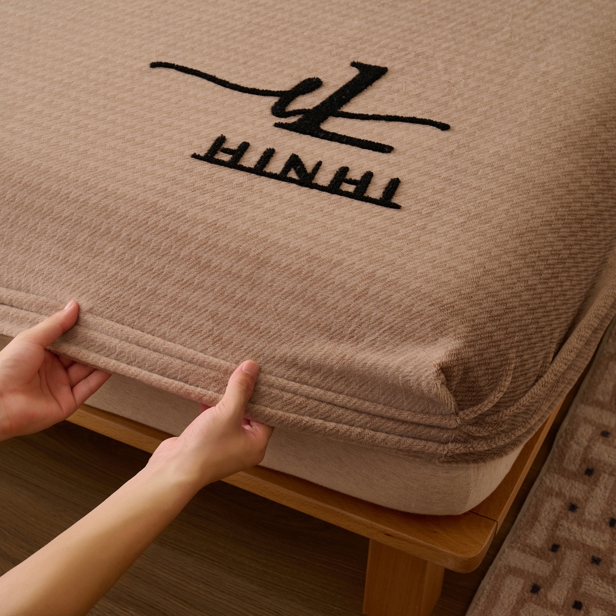 91家纺网 家纺一手货源 找家纺 早晨家纺 2025新款流星款高克重牛奶绒阳离子提花兔毛单床笠 流星-奶茶咖