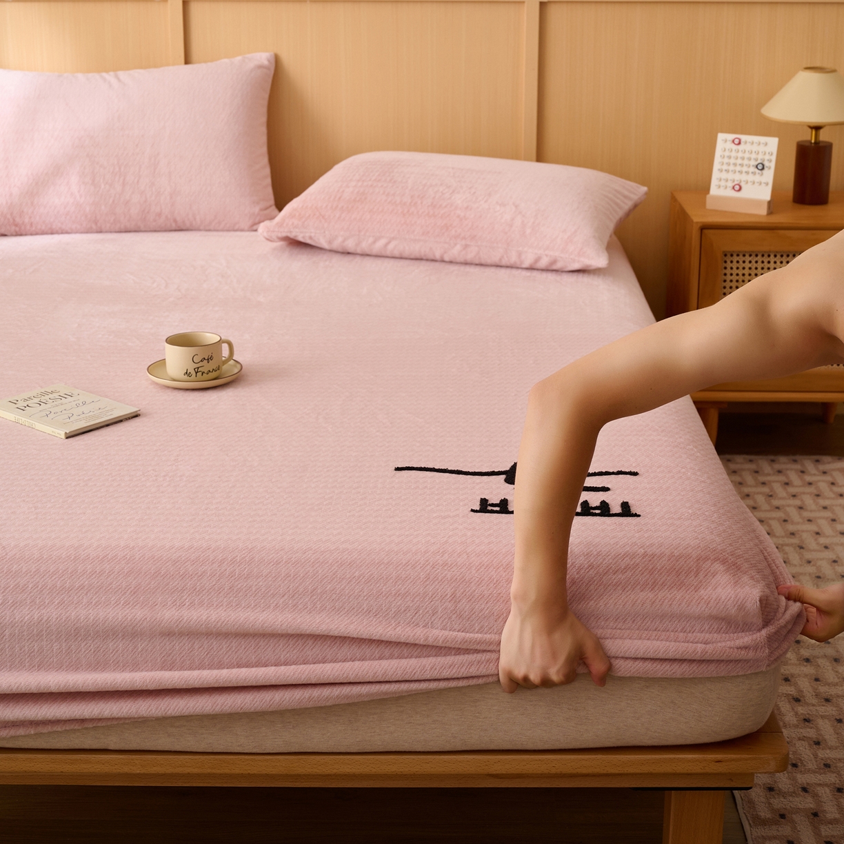 91家纺网 家纺一手货源 找家纺 早晨家纺 2025新款流星款高克重牛奶绒阳离子提花兔毛单床笠 流星-豆沙