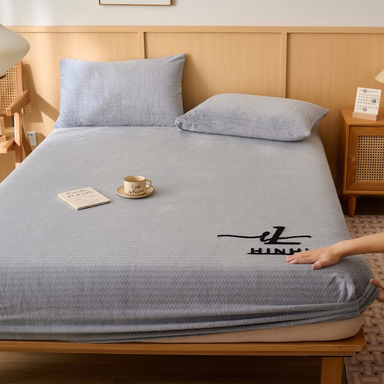 91家纺网 家纺一手货源 找家纺 早晨家纺 2025新款流星款高克重牛奶绒阳离子提花兔毛单床笠 流星-银灰