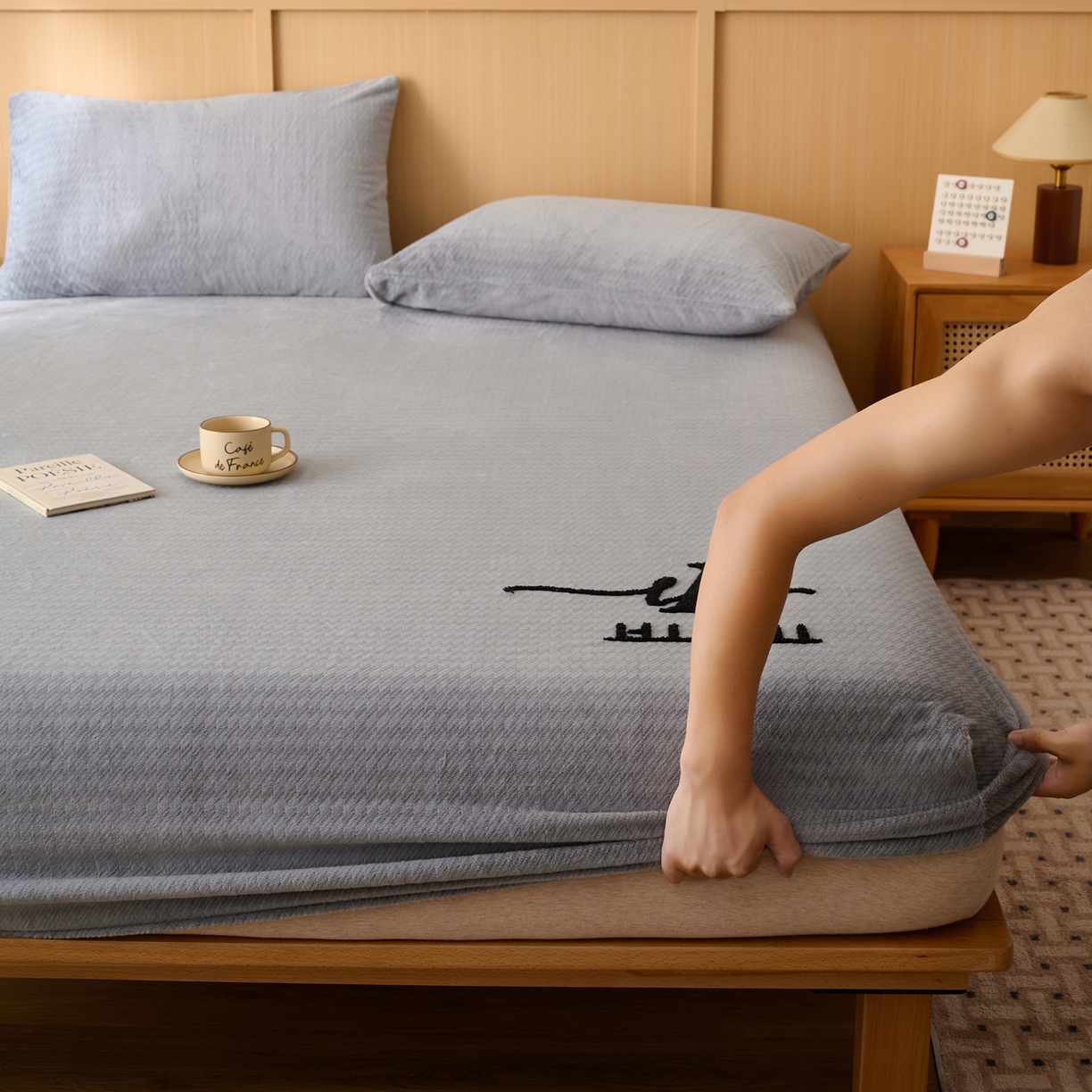 91家纺网 家纺一手货源 找家纺 早晨家纺 2025新款流星款高克重牛奶绒阳离子提花兔毛单床笠 流星-银灰