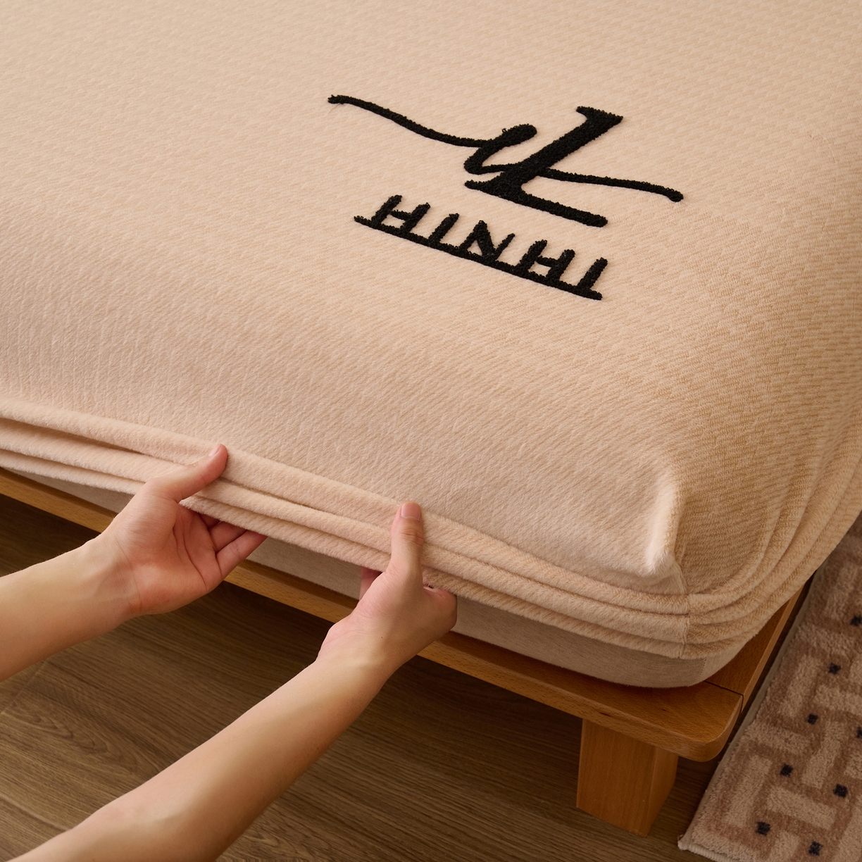 91家纺网 家纺一手货源 找家纺 早晨家纺 2025新款流星款高克重牛奶绒阳离子提花兔毛单床笠 流星-米驼