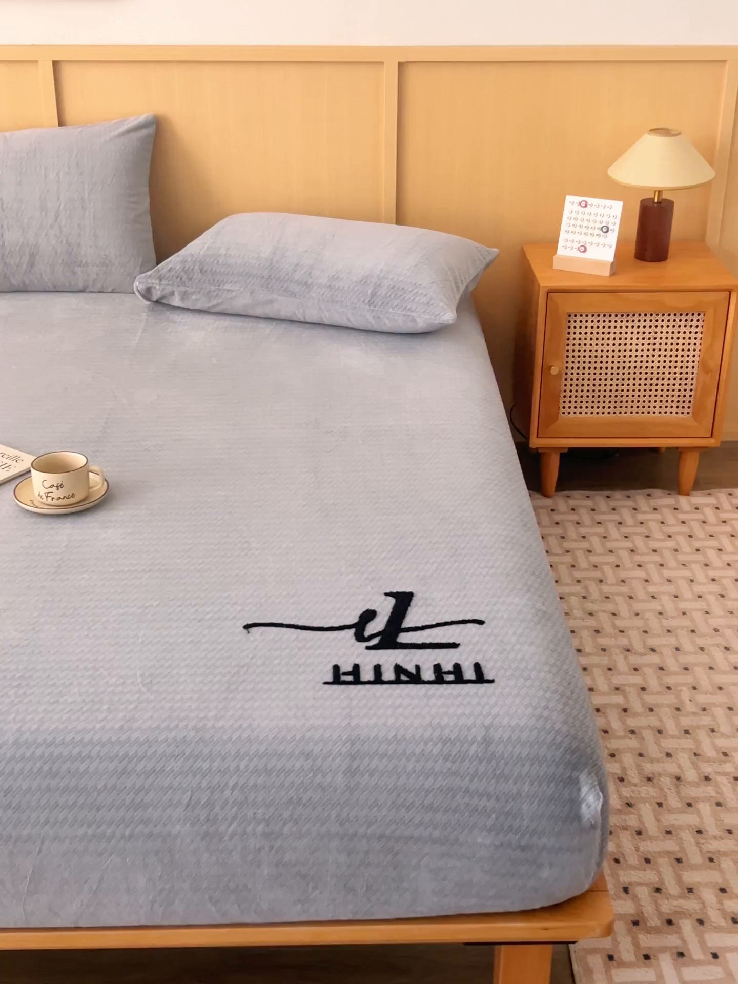 91家纺网 家纺一手货源 找家纺 早晨家纺 2025新款流星款高克重牛奶绒阳离子提花兔毛单床笠 流星-银灰