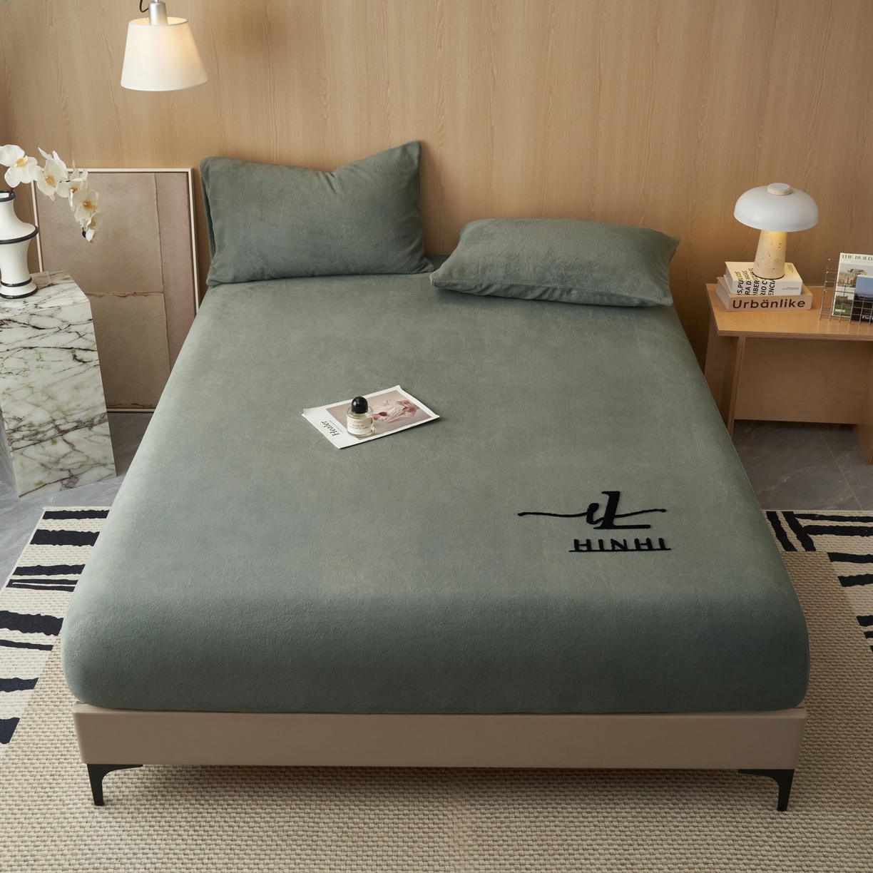 91家纺网 家纺一手货源 找家纺 早晨家纺 2025新款牛奶绒纯色毛巾绣暖绒床笠 时尚-高级灰