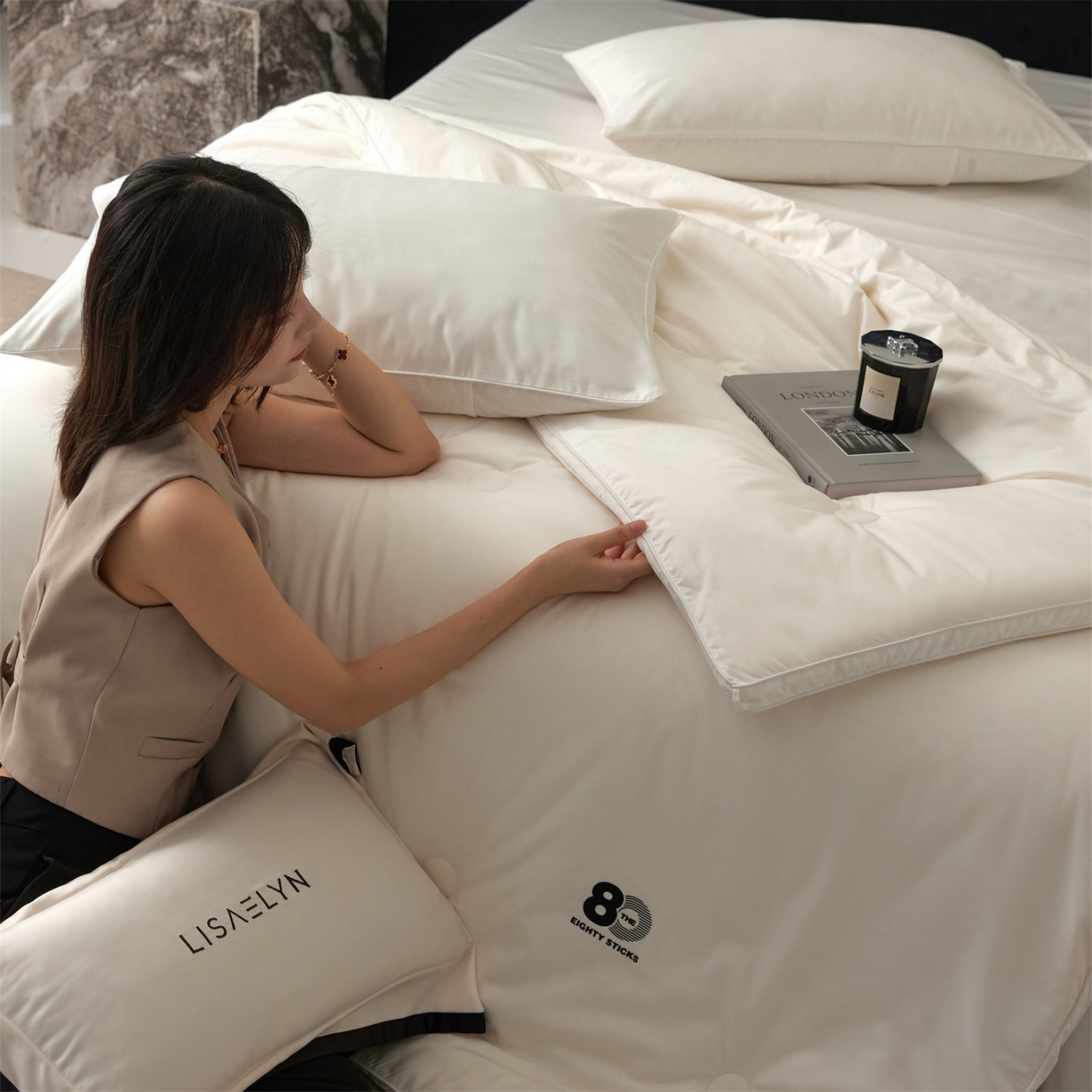 91家纺网 家纺一手货源 找家纺 （总）头等舱 2025新款全棉80支长绒棉纯色A类55大豆7A抗菌立体被（模特图）