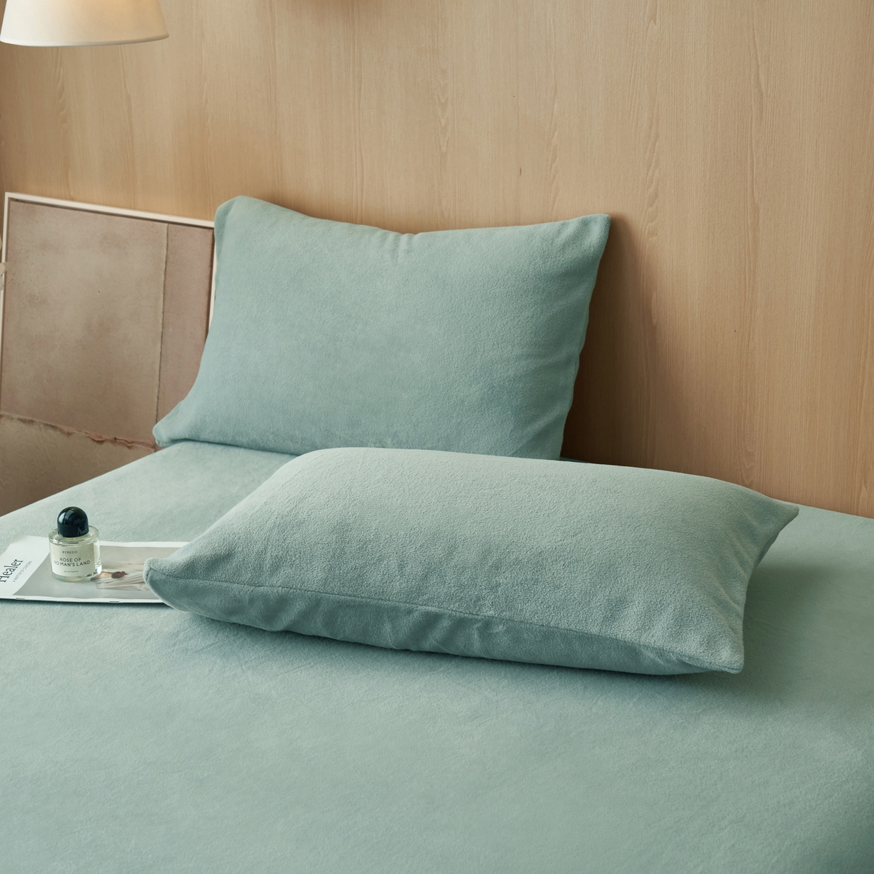 91家纺网 家纺一手货源 找家纺 早晨家纺 2025新款牛奶绒纯色毛巾绣暖绒床笠 时尚-宾利蓝