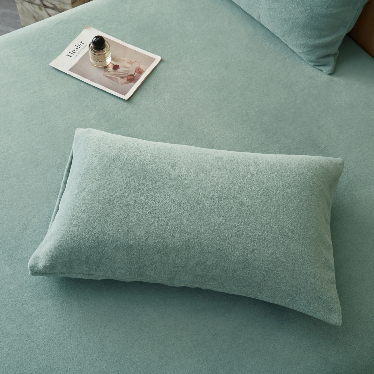 91家纺网 家纺一手货源 找家纺 早晨家纺 2025新款牛奶绒纯色毛巾绣暖绒床笠 时尚-宾利蓝