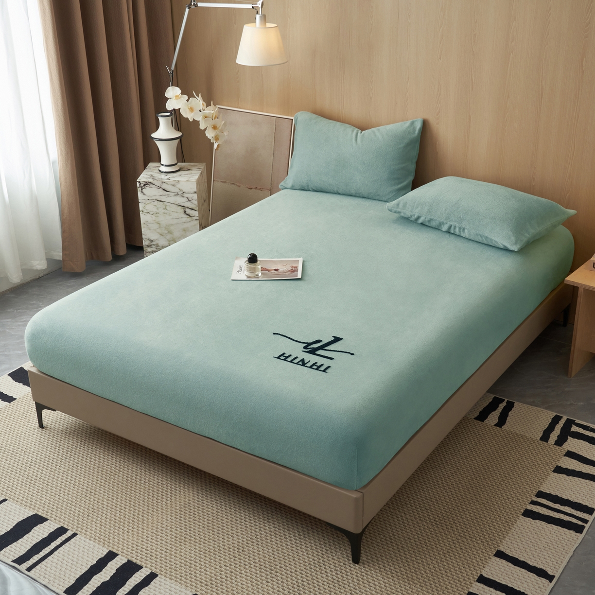 91家纺网 家纺一手货源 找家纺 早晨家纺 2025新款牛奶绒纯色毛巾绣暖绒床笠 时尚-宾利蓝