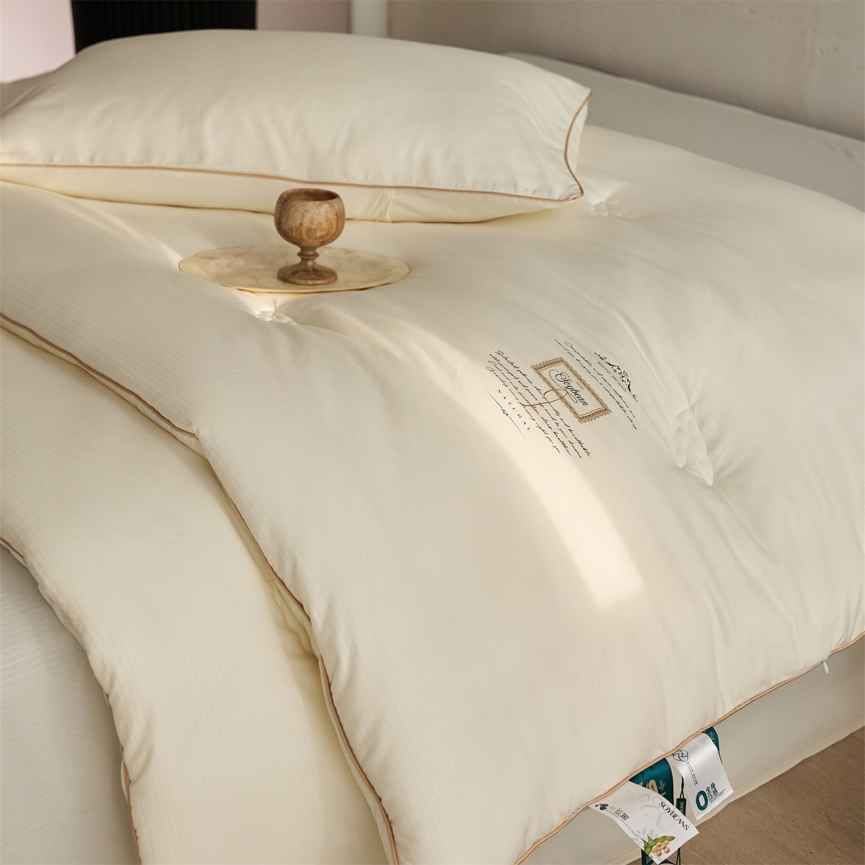 91家纺网 家纺一手货源 找家纺 （总）头等舱 2025新款四季棉条纹A类20大豆7A抗菌秋冬被（空镜图）