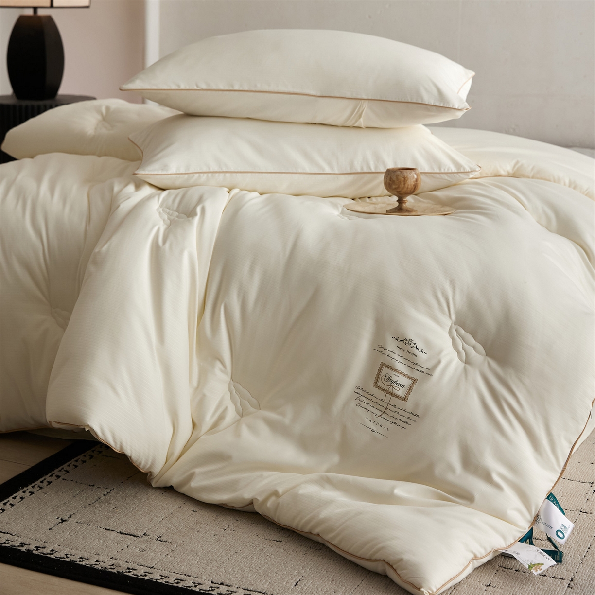 91家纺网 家纺一手货源 找家纺 （总）头等舱 2025新款四季棉条纹A类20大豆7A抗菌秋冬被（空镜图）