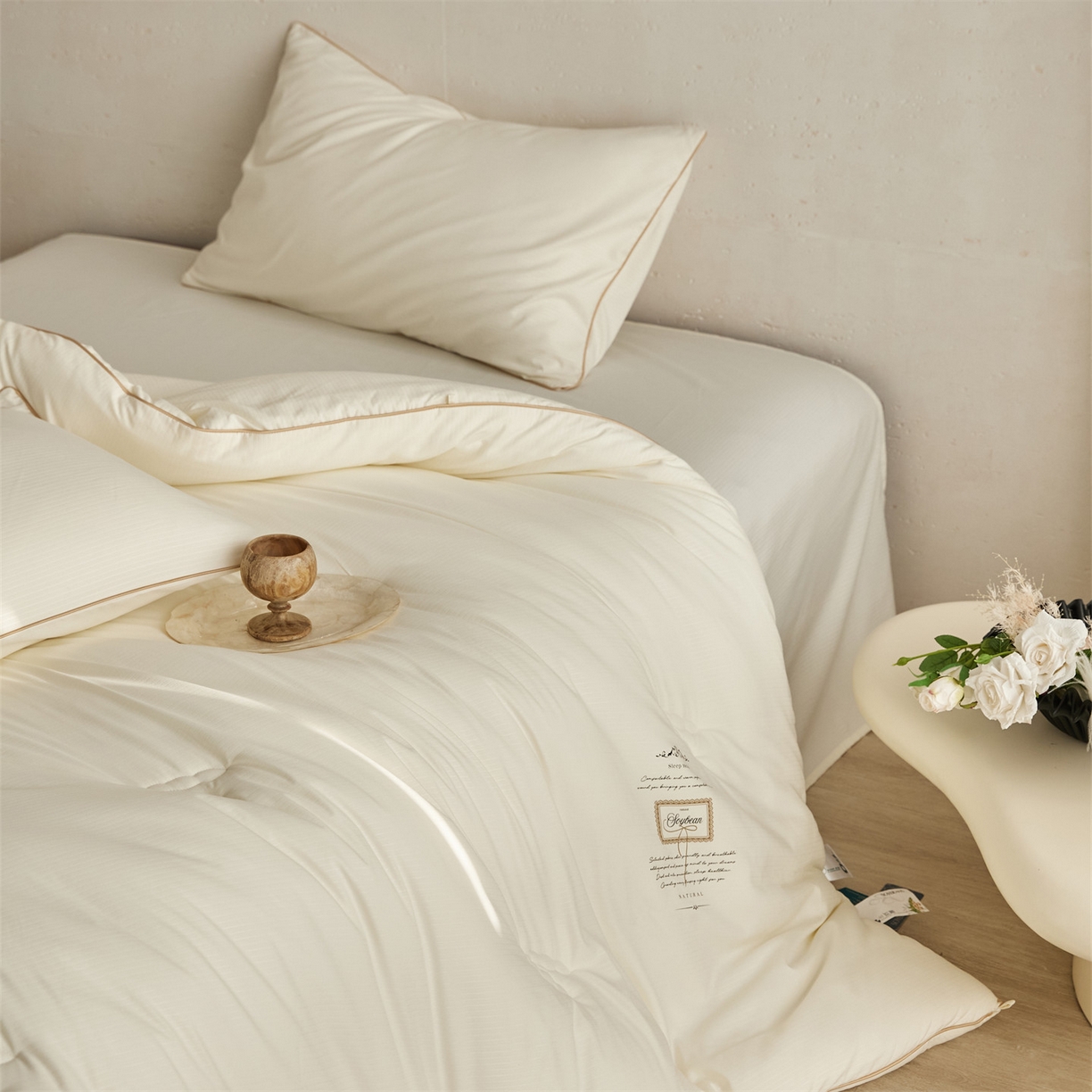 91家纺网 家纺一手货源 找家纺 头等舱 2025新款四季棉条纹A类20大豆7A抗菌秋冬被（空镜图） 暖阳米色