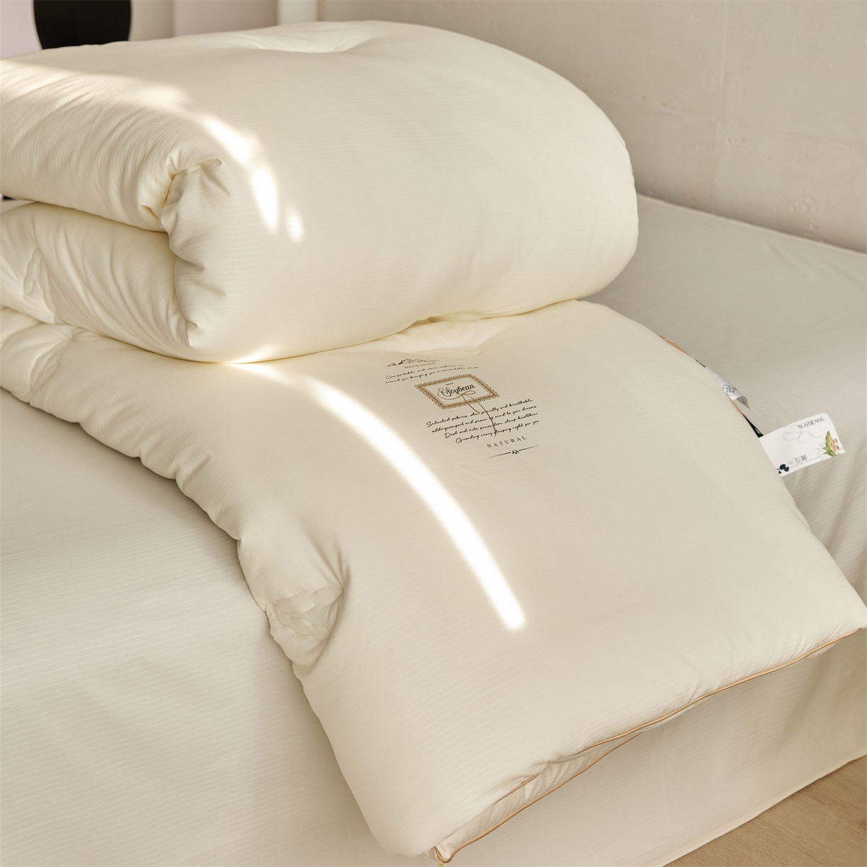 91家纺网 家纺一手货源 找家纺 头等舱 2025新款四季棉条纹A类20大豆7A抗菌秋冬被（空镜图） 暖阳米色