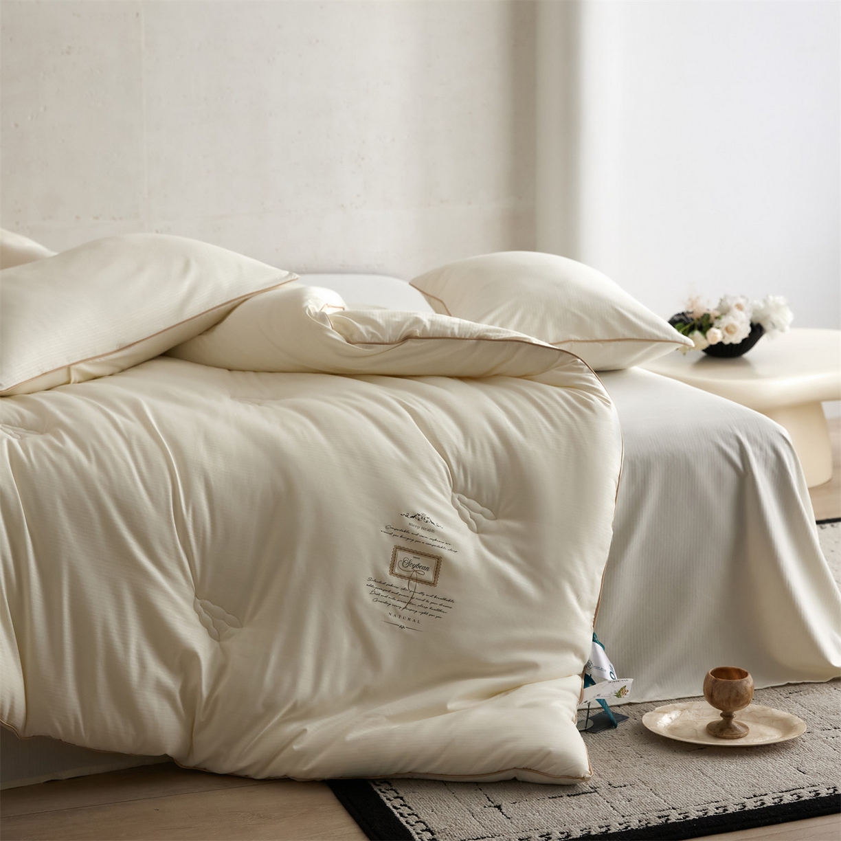 91家纺网 家纺一手货源 找家纺 头等舱 2025新款四季棉条纹A类20大豆7A抗菌秋冬被（空镜图） 暖阳米色