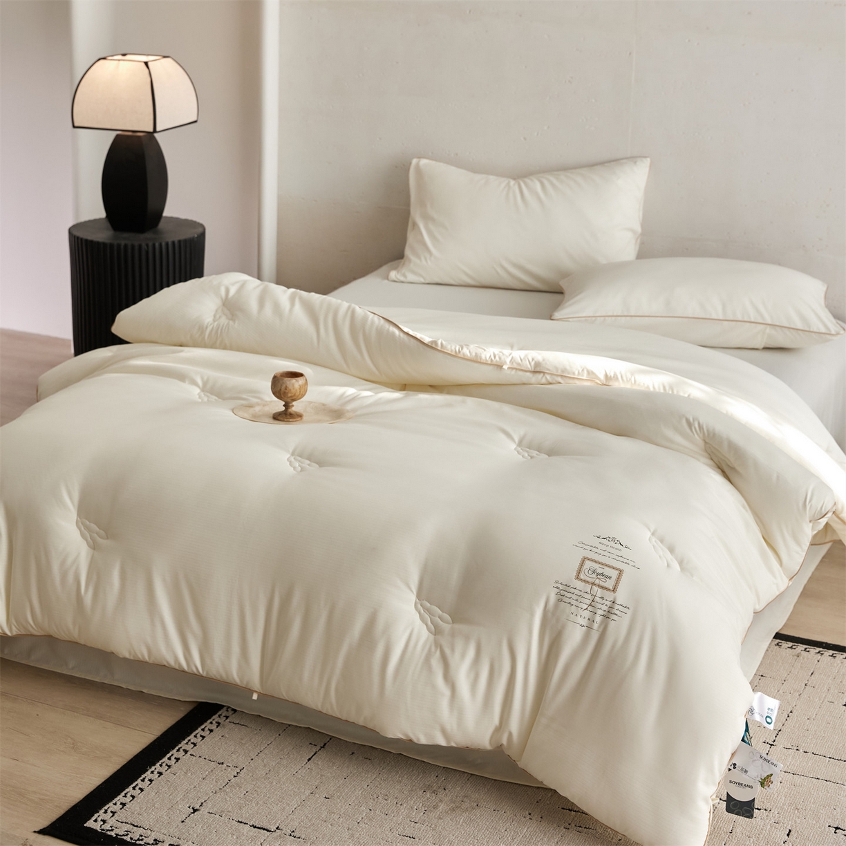 91家纺网 家纺一手货源 找家纺 头等舱 2025新款四季棉条纹A类20大豆7A抗菌秋冬被（空镜图） 暖阳米色