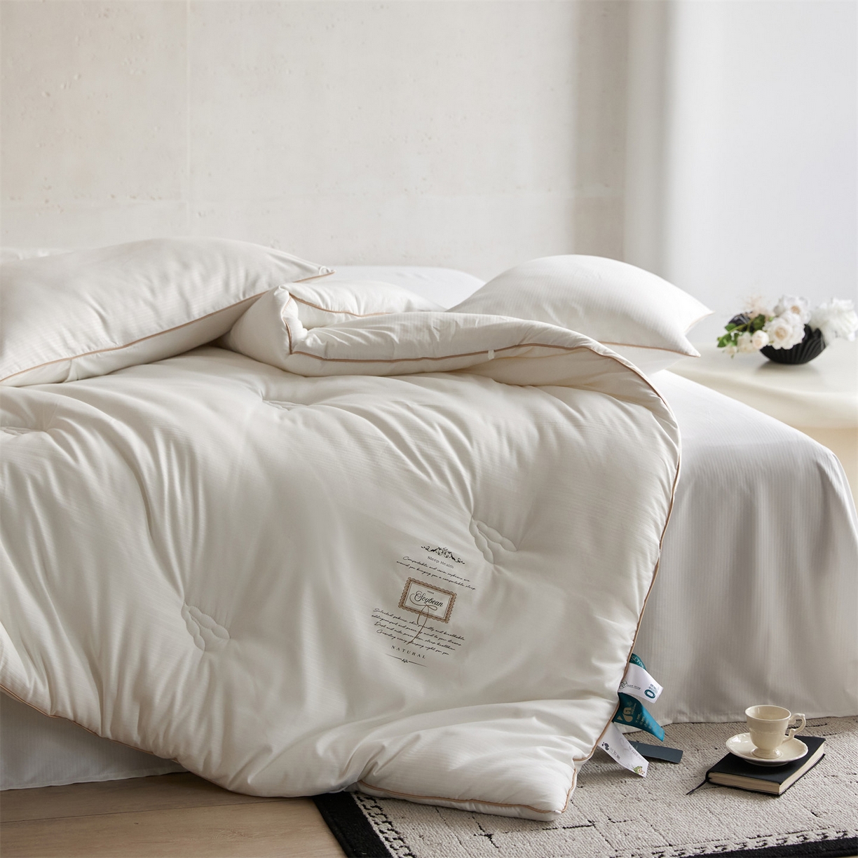 91家纺网 家纺一手货源 找家纺 头等舱 2025新款四季棉条纹A类20大豆7A抗菌秋冬被（空镜图） 暖阳本白