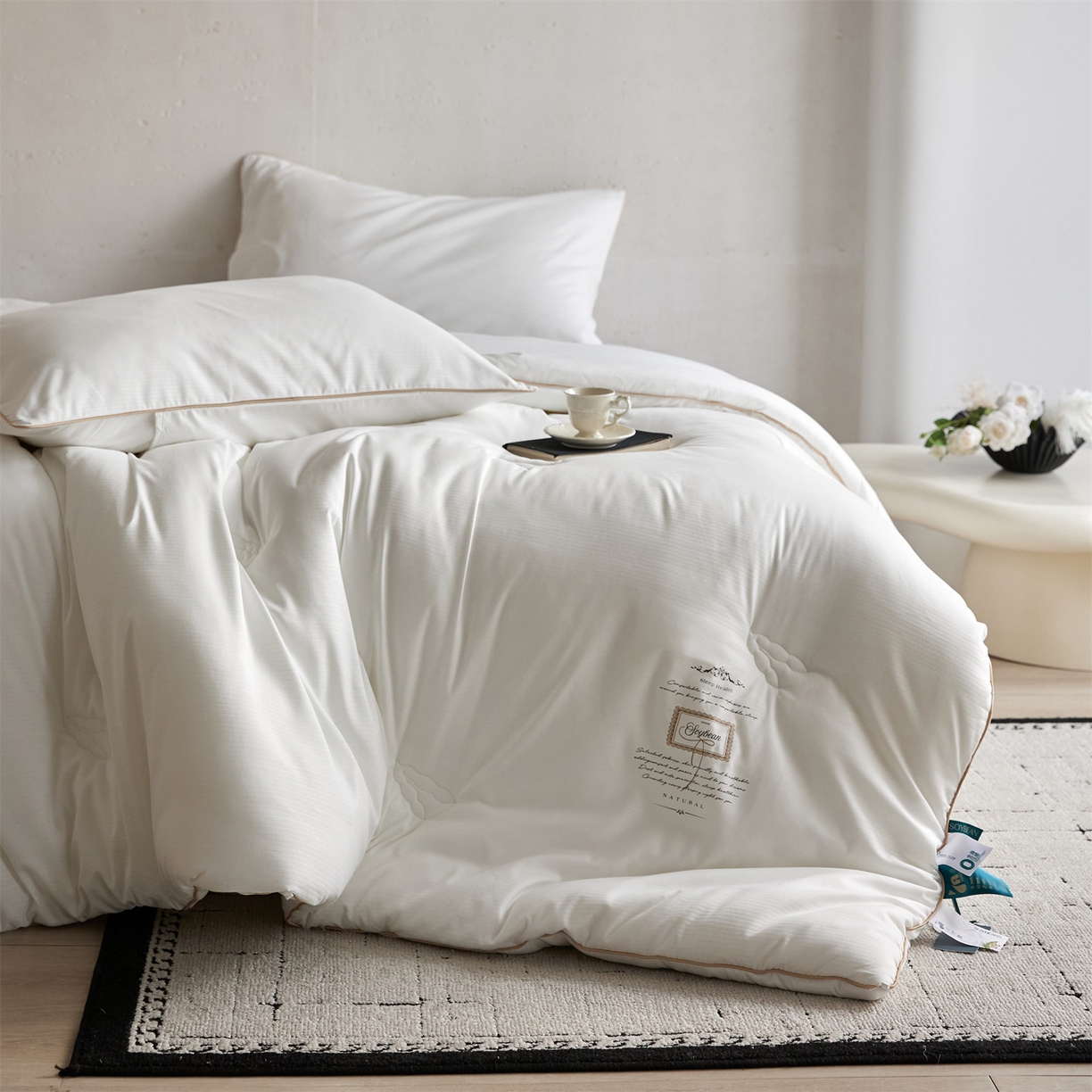 91家纺网 家纺一手货源 找家纺 头等舱 2025新款四季棉条纹A类20大豆7A抗菌秋冬被（空镜图） 暖阳本白