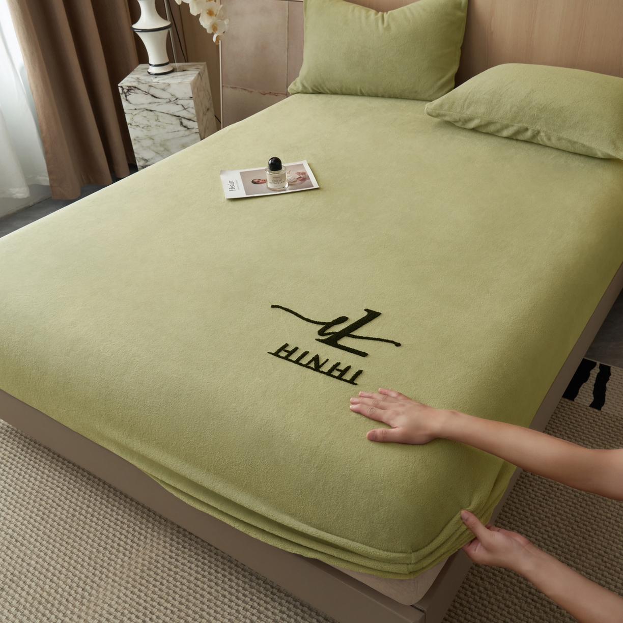 91家纺网 家纺一手货源 找家纺 早晨家纺 2025新款牛奶绒纯色毛巾绣暖绒床笠 时尚-草绿