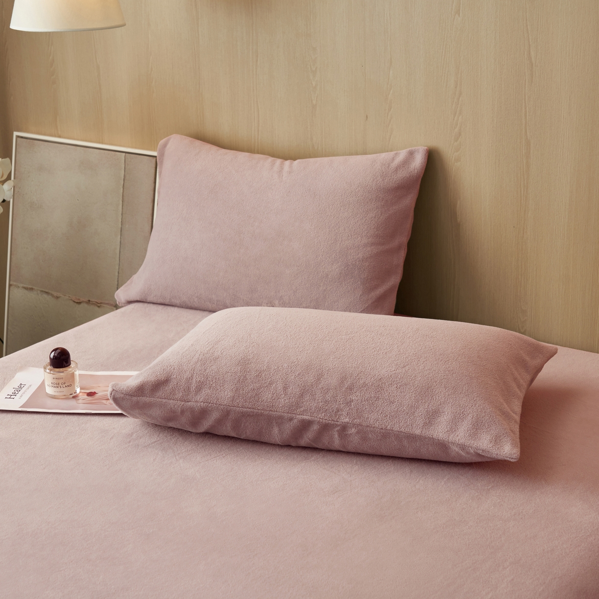 91家纺网 家纺一手货源 找家纺 早晨家纺 2025新款牛奶绒纯色毛巾绣暖绒床笠 时尚-豆沙