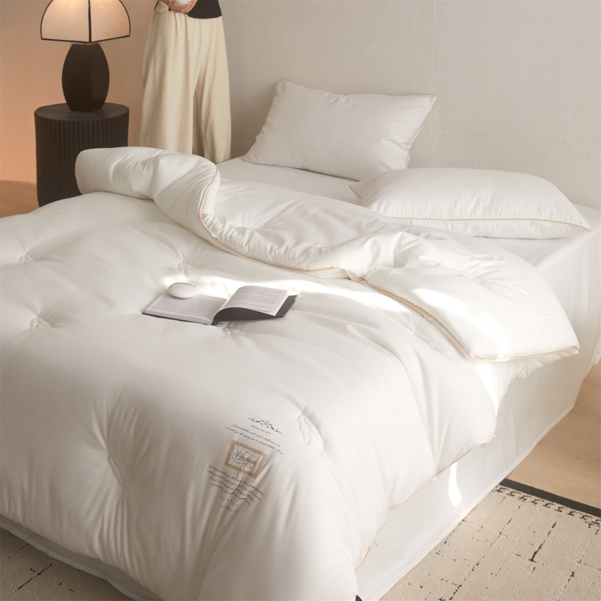 91家纺网 家纺一手货源 找家纺 （总）头等舱 2025新款四季棉条纹A类20大豆7A抗菌秋冬被（模特图）