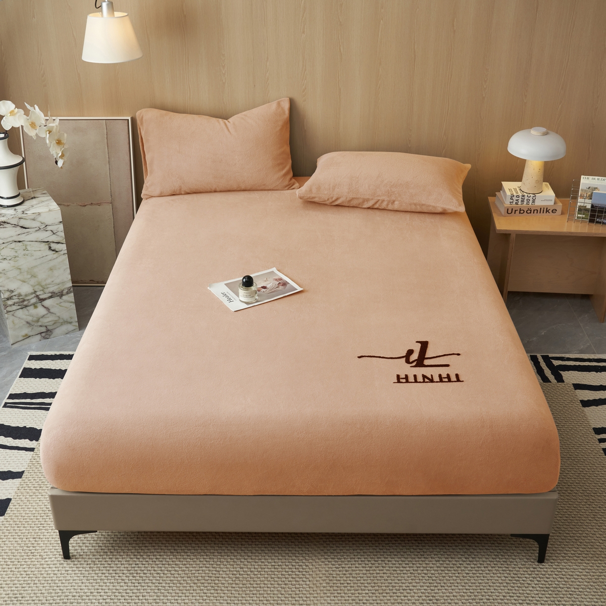 91家纺网 家纺一手货源 找家纺 早晨家纺 2025新款牛奶绒纯色毛巾绣暖绒床笠 时尚-橘色