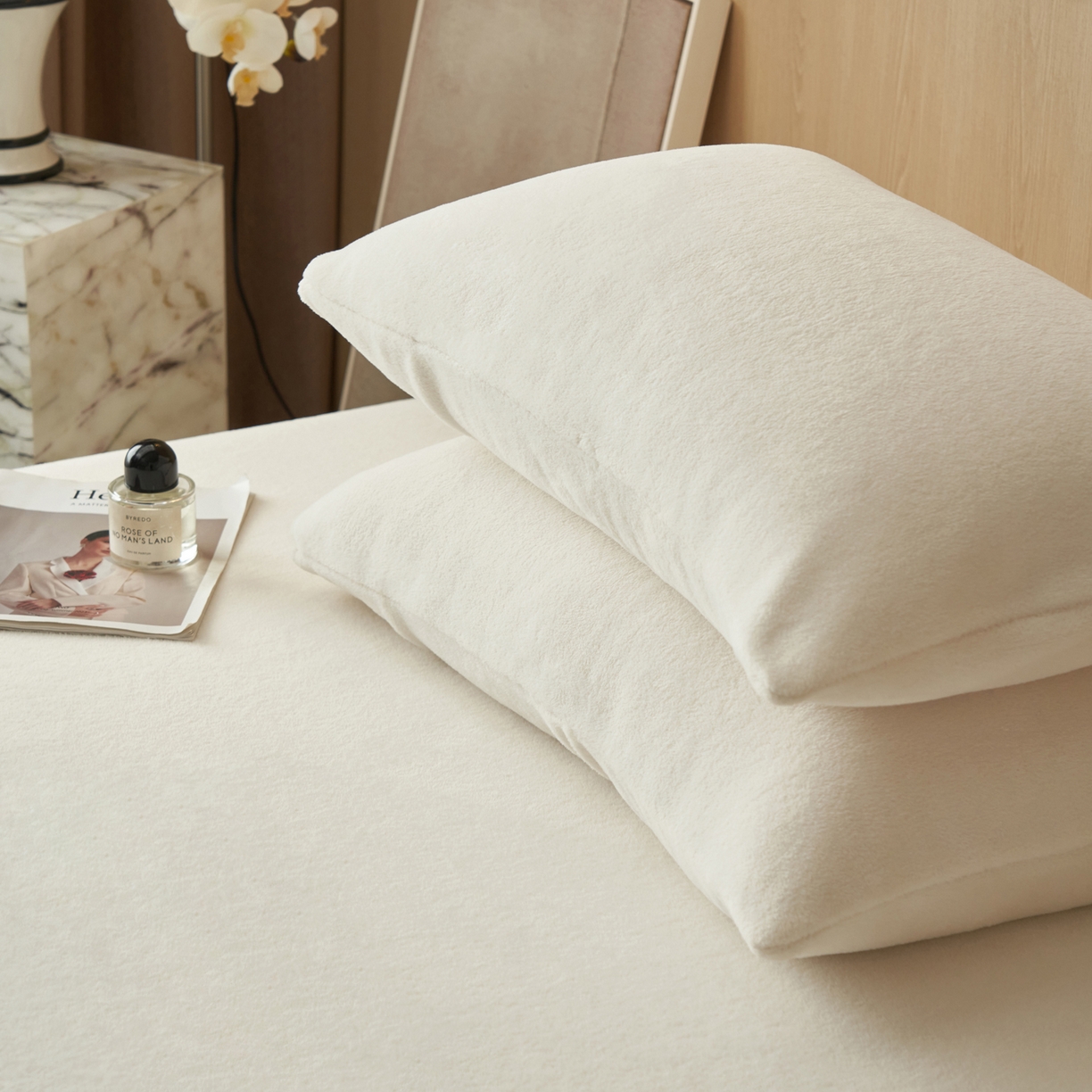 91家纺网 家纺一手货源 找家纺 早晨家纺 2025新款牛奶绒纯色毛巾绣暖绒床笠 时尚-奶白