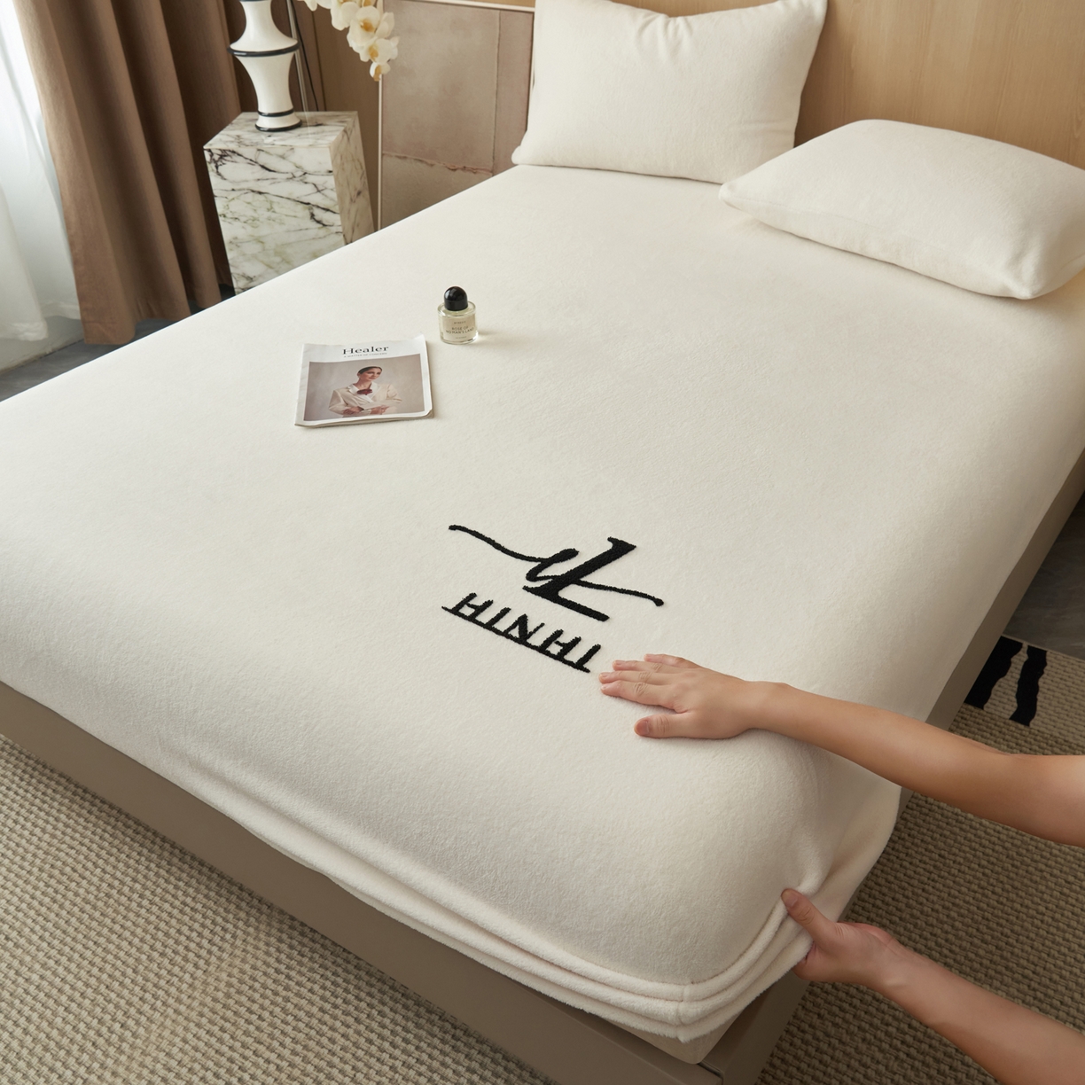 91家纺网 家纺一手货源 找家纺 早晨家纺 2025新款牛奶绒纯色毛巾绣暖绒床笠 时尚-奶白