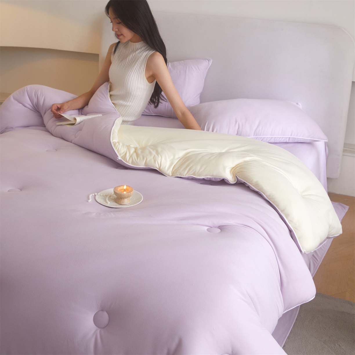 91家纺网 家纺一手货源 找家纺 头等舱 2025新款针织A类软糯净植力抗菌防螨防霉低致敏双拼秋冬被（模特图） 浅紫+奶黄