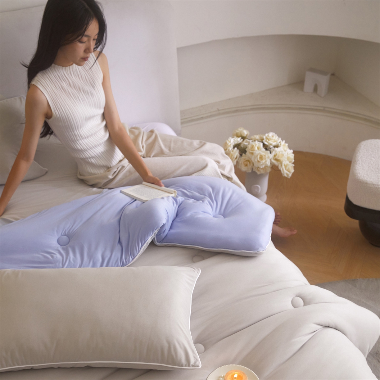 91家纺网 家纺一手货源 找家纺 头等舱 2025新款针织A类软糯净植力抗菌防螨防霉低致敏双拼秋冬被（模特图） 浅灰+天空蓝