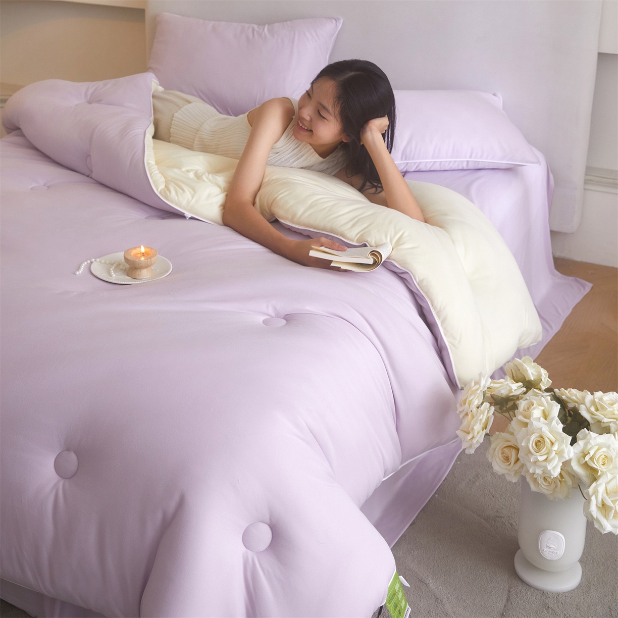 91家纺网 家纺一手货源 找家纺 头等舱 2025新款针织A类软糯净植力抗菌防螨防霉低致敏双拼秋冬被（模特图） 浅紫+奶黄