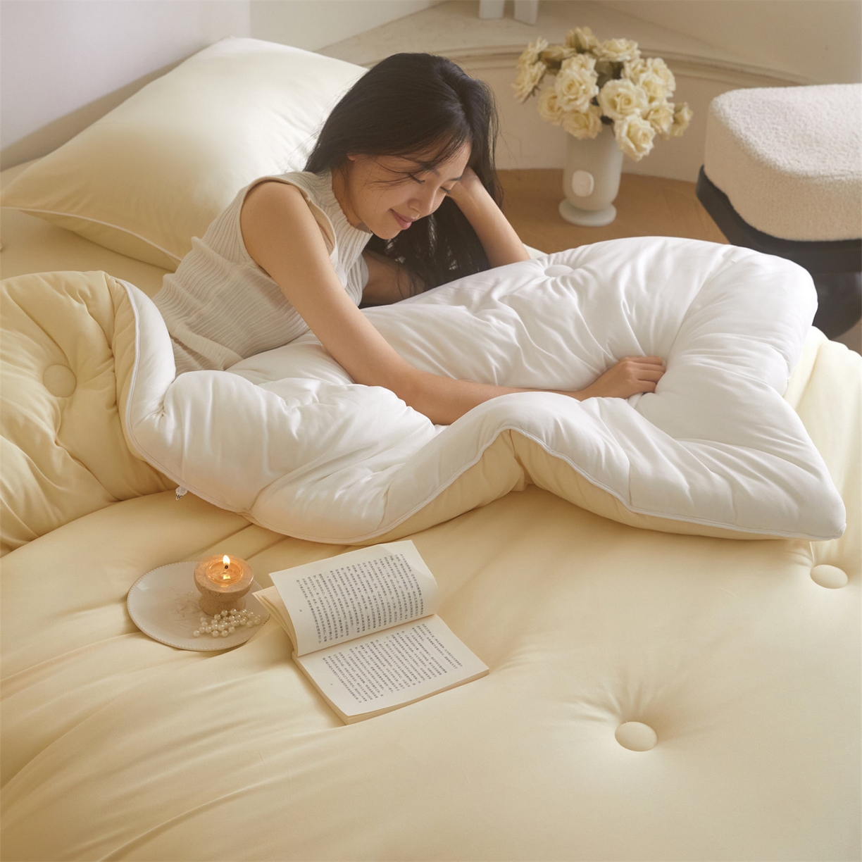 91家纺网 家纺一手货源 找家纺 头等舱 2025新款针织A类软糯净植力抗菌防螨防霉低致敏双拼秋冬被（模特图） 米黄+本白