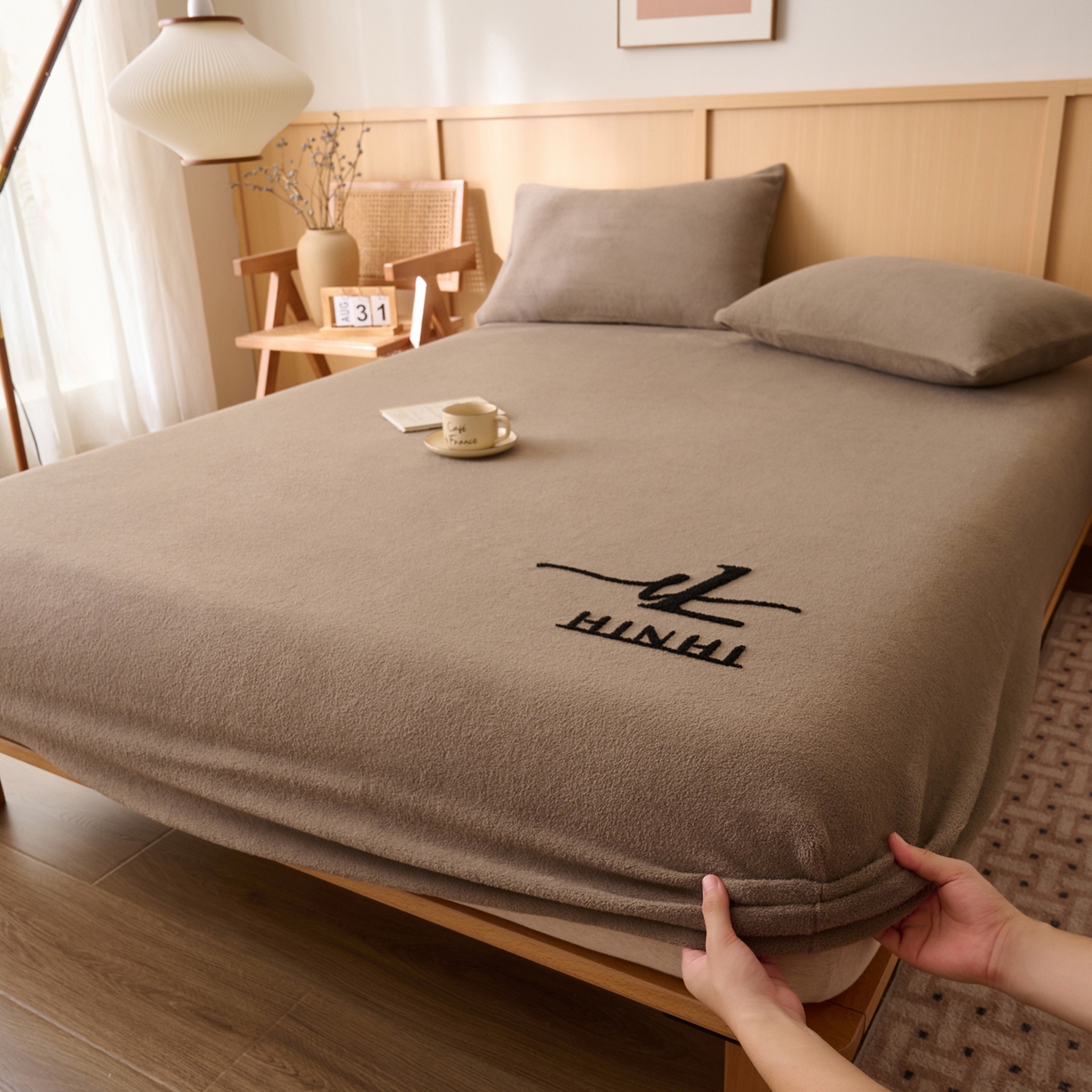 91家纺网 家纺一手货源 找家纺 （总）早晨家纺 2025新款华泰款高克重牛奶绒仿羊绒毛巾绣单床笠