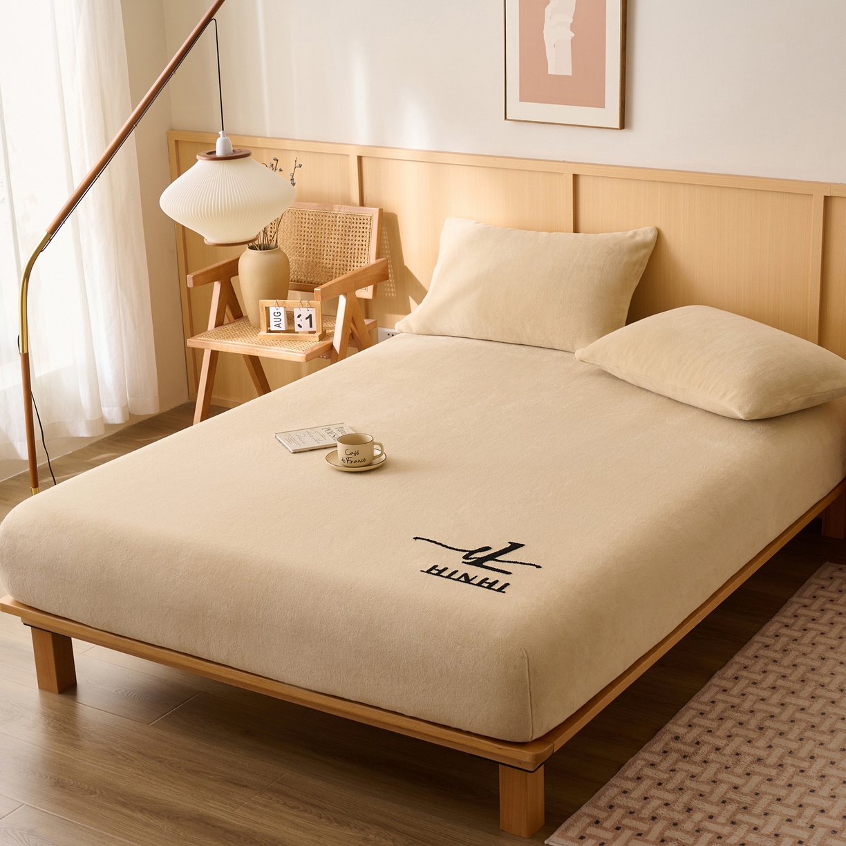 91家纺网 家纺一手货源 找家纺 早晨家纺 2025新款华泰款高克重牛奶绒仿羊绒毛巾绣单床笠 华泰-米驼