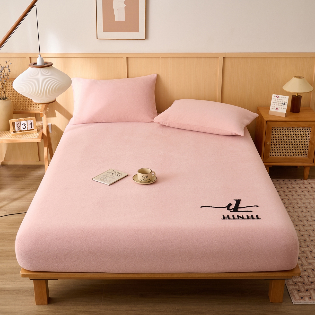 91家纺网 家纺一手货源 找家纺 早晨家纺 2025新款华泰款高克重牛奶绒仿羊绒毛巾绣单床笠 华泰-玉