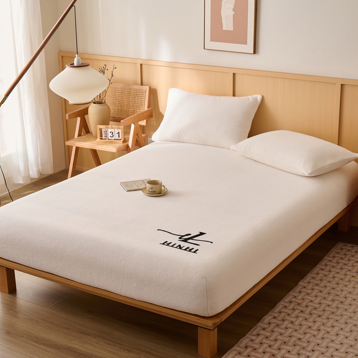 91家纺网 家纺一手货源 找家纺 早晨家纺 2025新款华泰款高克重牛奶绒仿羊绒毛巾绣单床笠 华泰-奶白