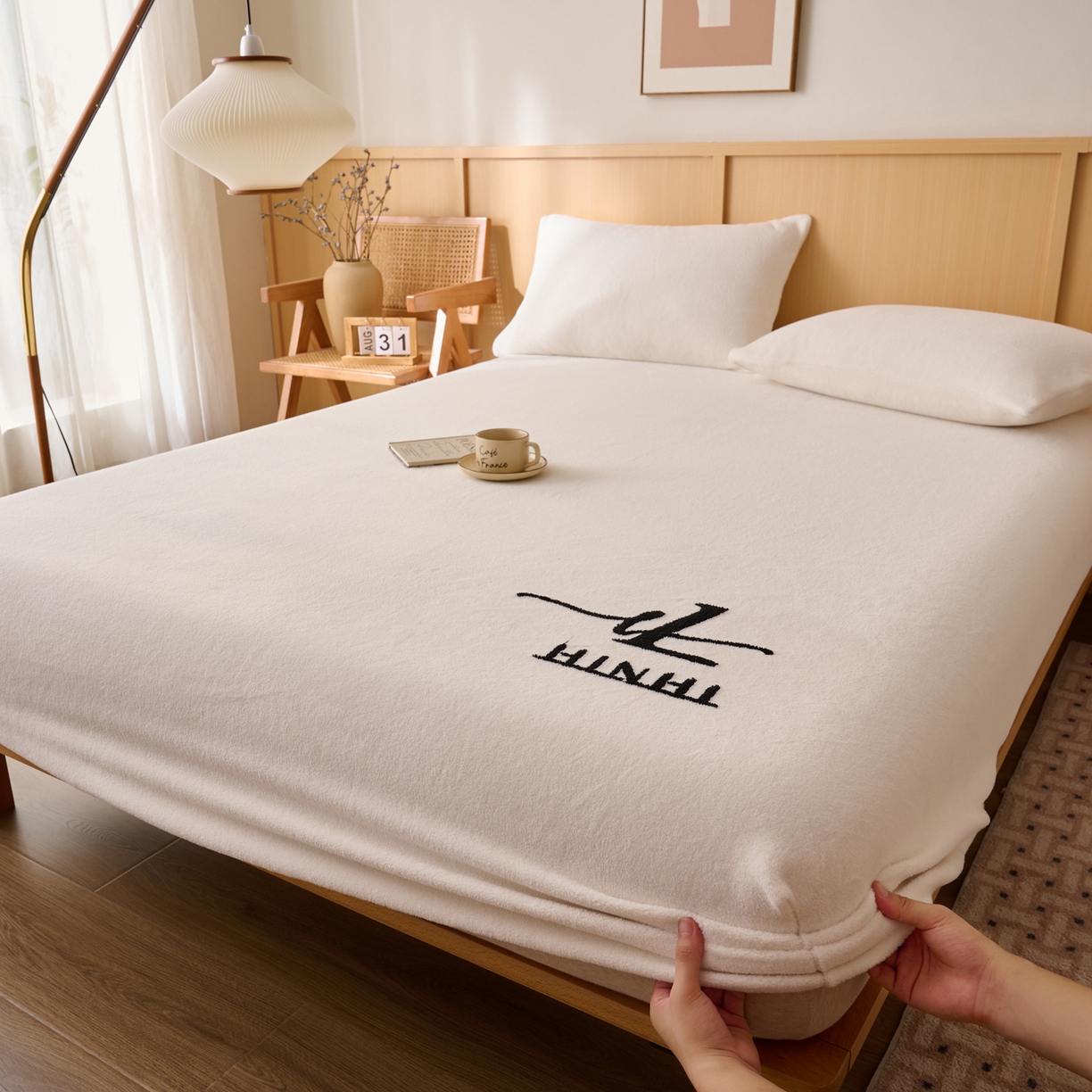 早晨家纺 2025新款华泰款高克重牛奶绒仿羊绒毛巾绣单床笠 华泰-奶白