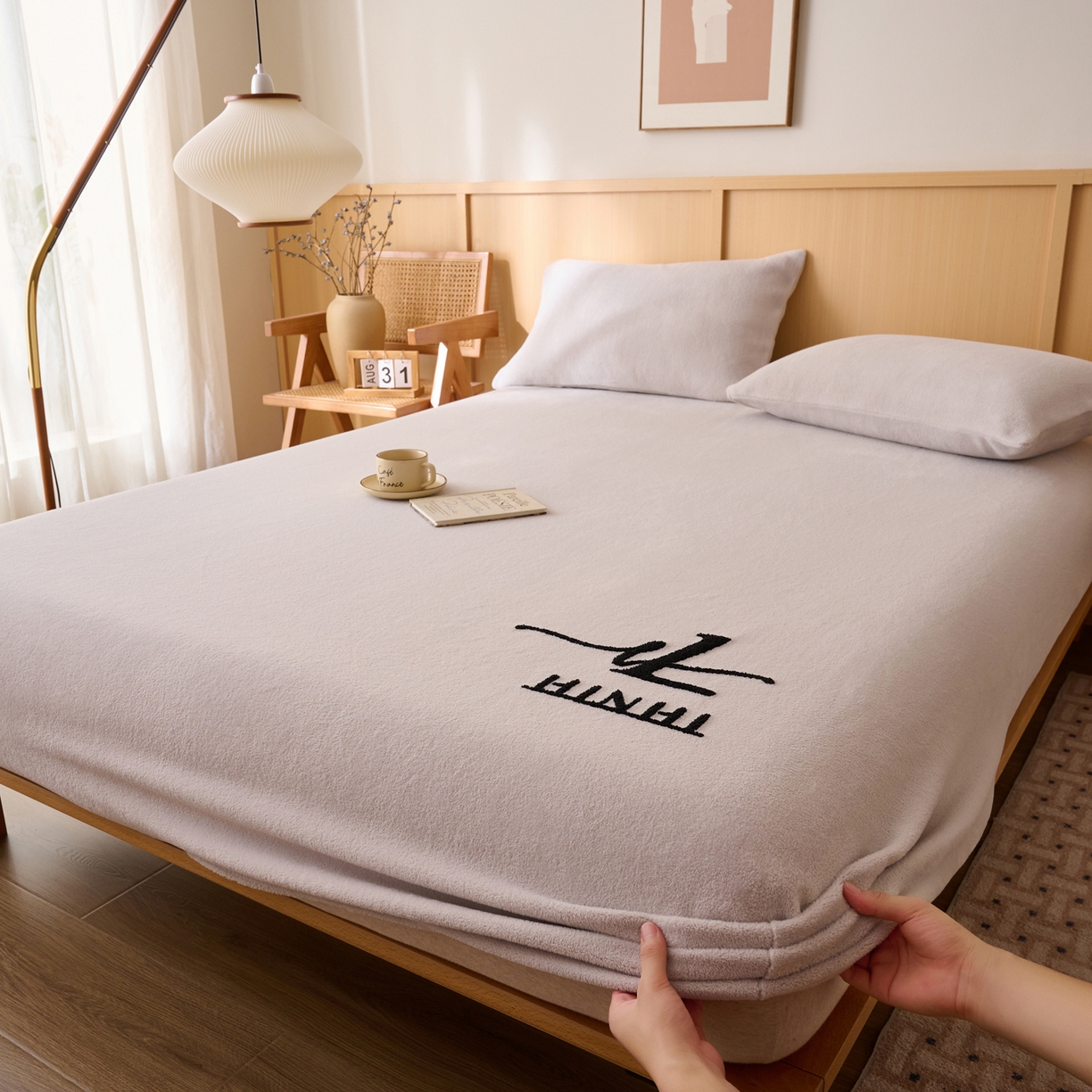 早晨家纺 2025新款华泰款高克重牛奶绒仿羊绒毛巾绣单床笠 华泰-银灰