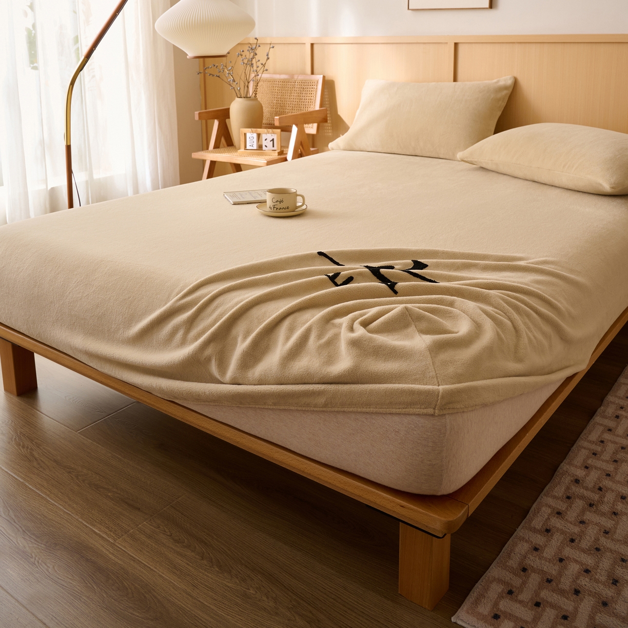 91家纺网 家纺一手货源 找家纺 早晨家纺 2025新款华泰款高克重牛奶绒仿羊绒毛巾绣单床笠 华泰-米驼