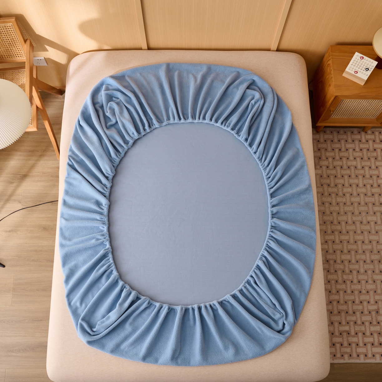 91家纺网 家纺一手货源 找家纺 早晨家纺 2025新款华泰款高克重牛奶绒仿羊绒毛巾绣单床笠 华泰-雾蓝