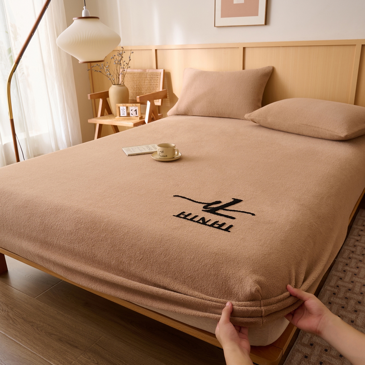 早晨家纺 2025新款华泰款高克重牛奶绒仿羊绒毛巾绣单床笠 华泰-高级咖