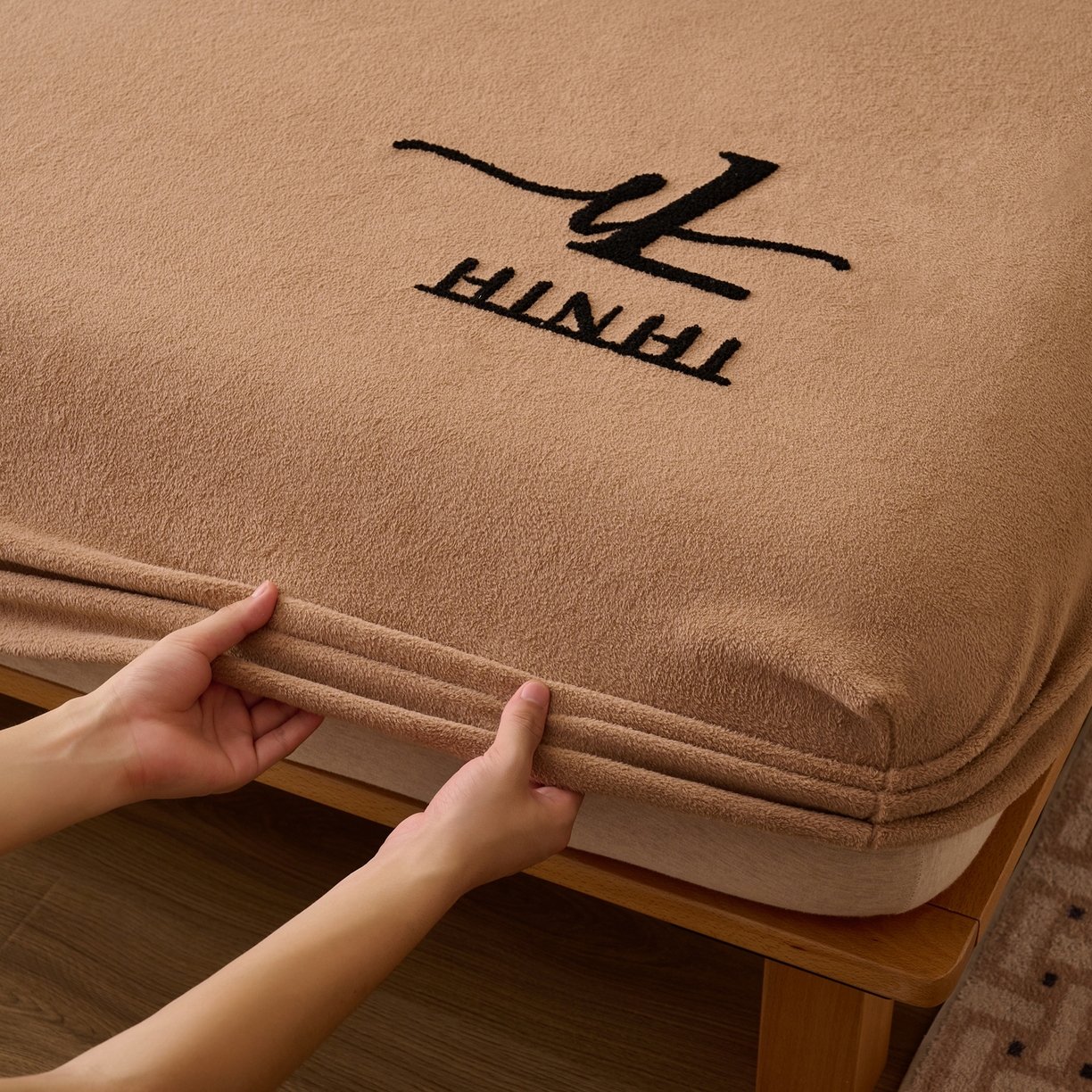 91家纺网 家纺一手货源 找家纺 早晨家纺 2025新款华泰款高克重牛奶绒仿羊绒毛巾绣单床笠 华泰-高级咖