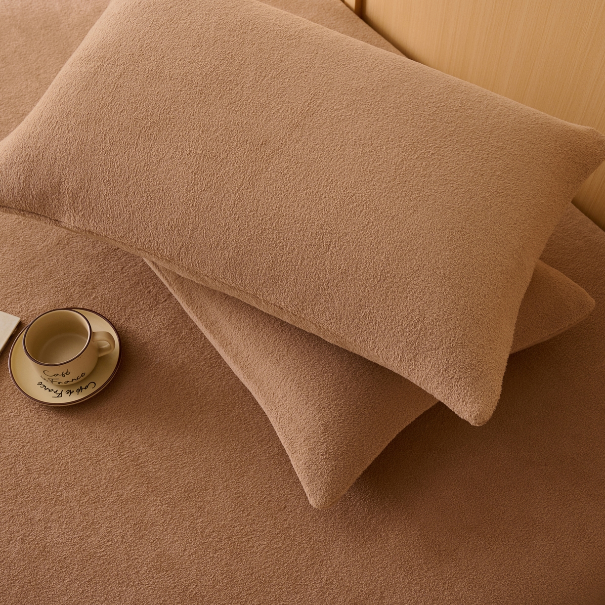 91家纺网 家纺一手货源 找家纺 早晨家纺 2025新款华泰款高克重牛奶绒仿羊绒毛巾绣单床笠 华泰-高级咖